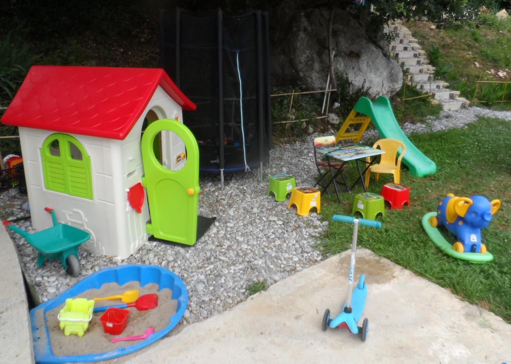 Pataki Guesthouse Petrovac エクステリア 写真
