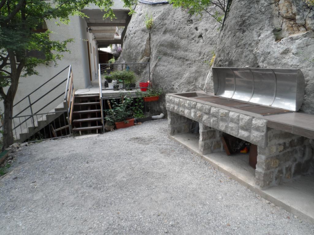 Pataki Guesthouse Petrovac エクステリア 写真