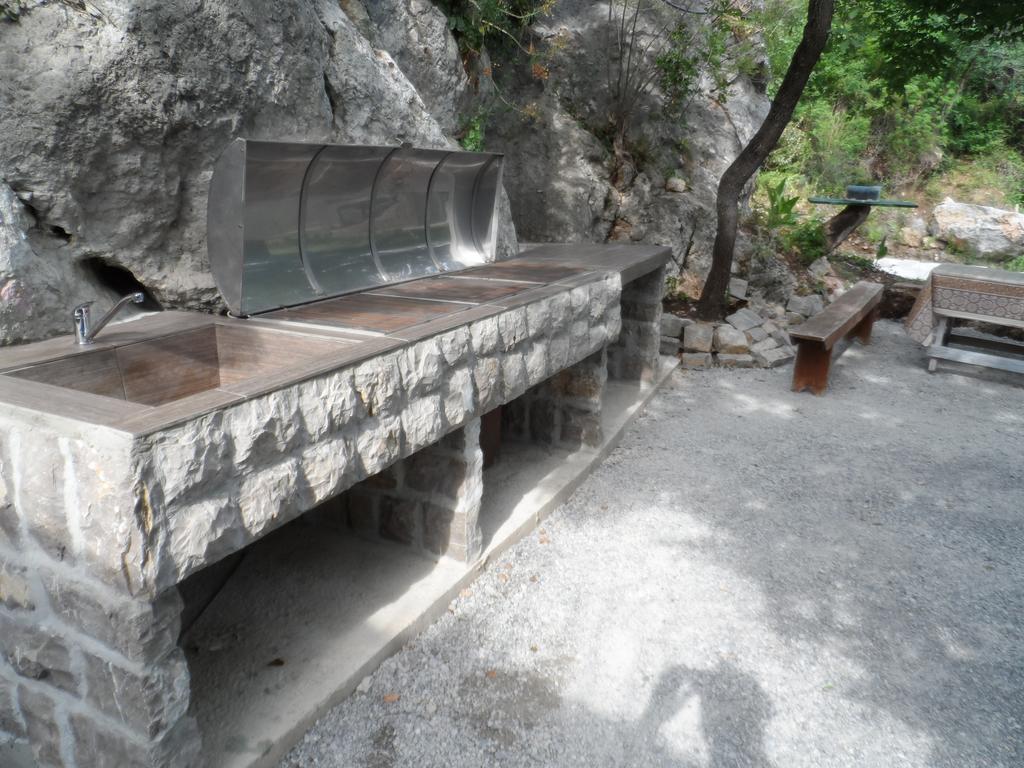 Pataki Guesthouse Petrovac エクステリア 写真