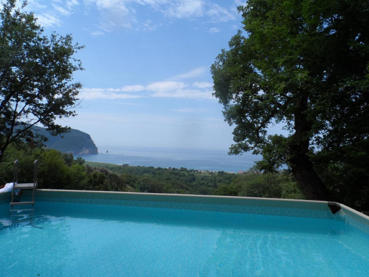 Pataki Guesthouse Petrovac エクステリア 写真