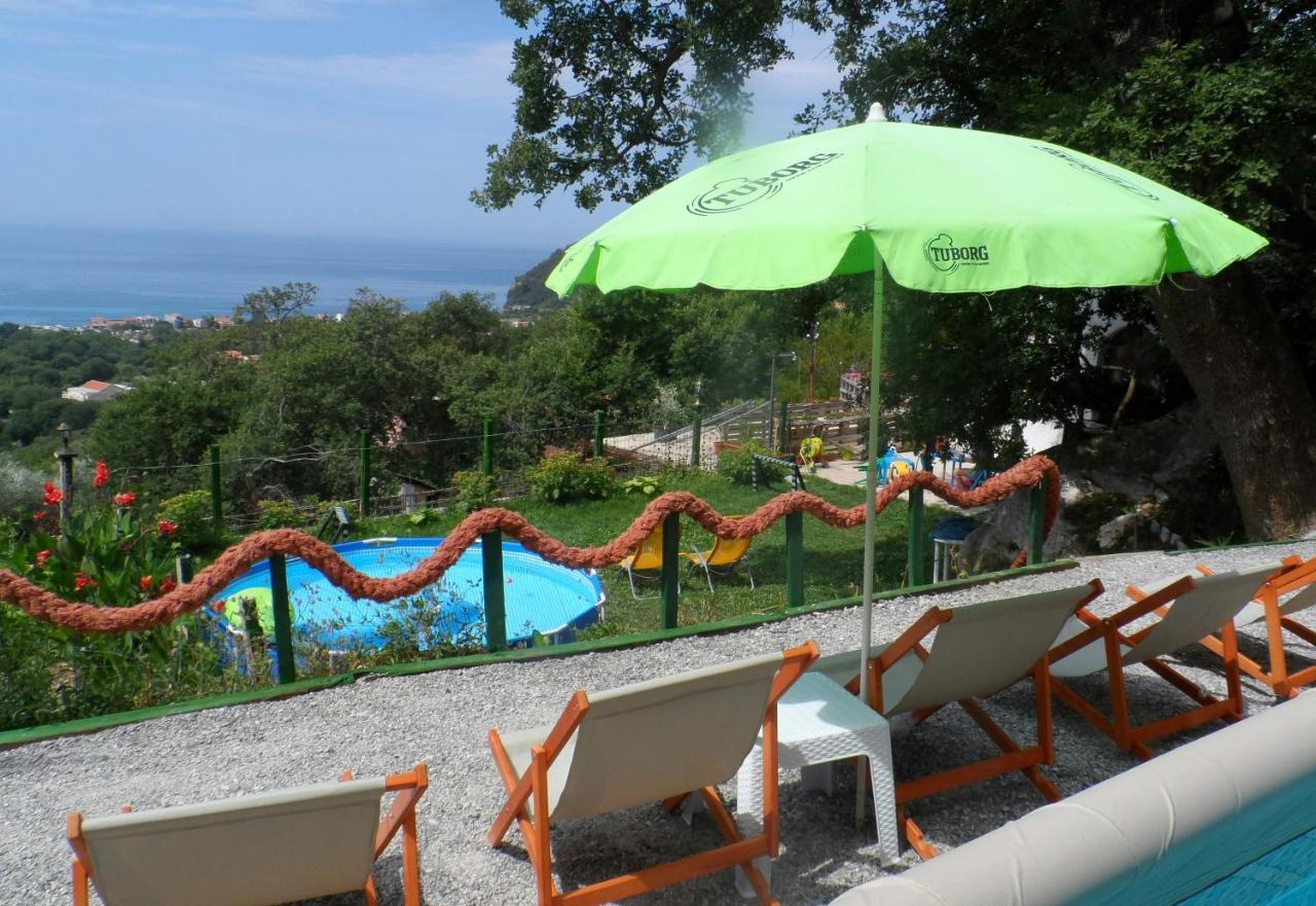 Pataki Guesthouse Petrovac エクステリア 写真