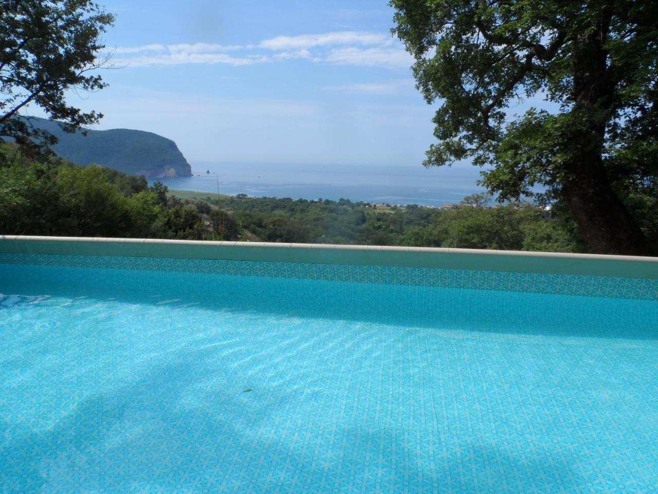 Pataki Guesthouse Petrovac エクステリア 写真