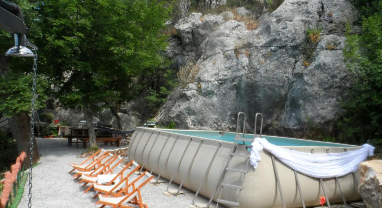 Pataki Guesthouse Petrovac エクステリア 写真