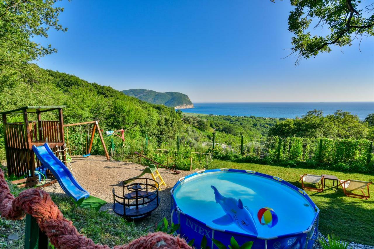 Pataki Guesthouse Petrovac エクステリア 写真