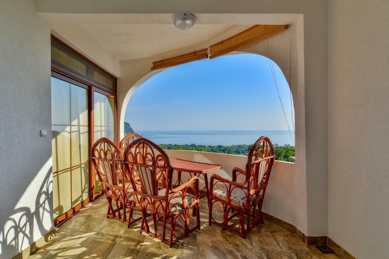 Pataki Guesthouse Petrovac エクステリア 写真
