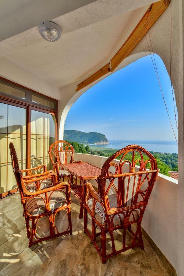 Pataki Guesthouse Petrovac エクステリア 写真