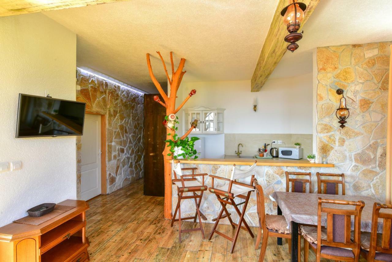 Pataki Guesthouse Petrovac エクステリア 写真