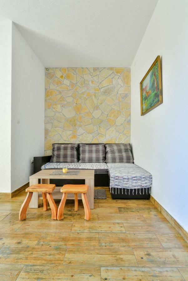 Pataki Guesthouse Petrovac エクステリア 写真