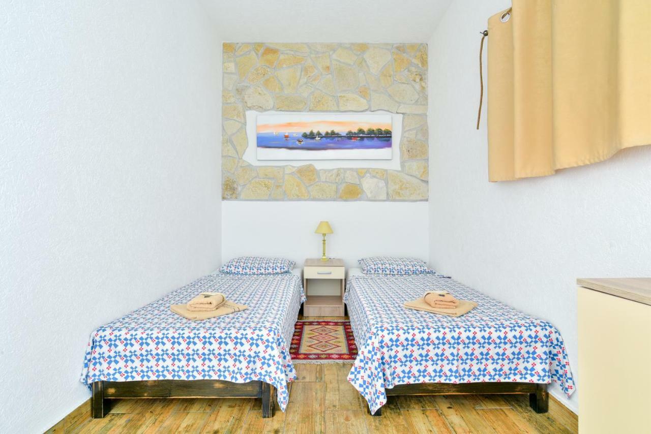 Pataki Guesthouse Petrovac エクステリア 写真