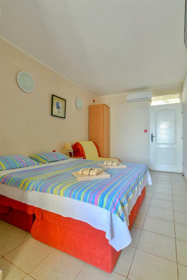 Pataki Guesthouse Petrovac エクステリア 写真