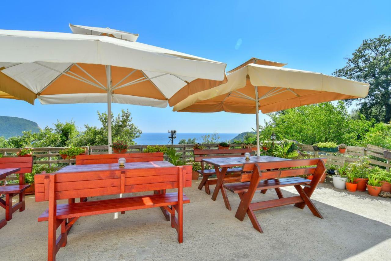 Pataki Guesthouse Petrovac エクステリア 写真
