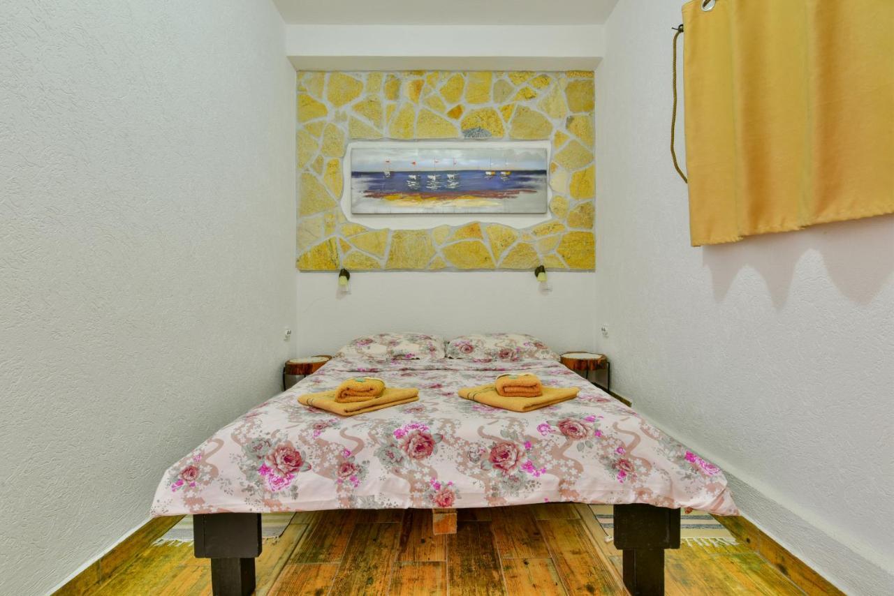 Pataki Guesthouse Petrovac エクステリア 写真