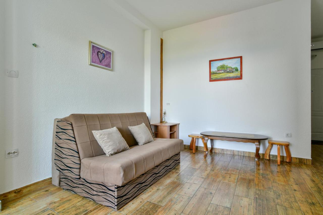 Pataki Guesthouse Petrovac エクステリア 写真