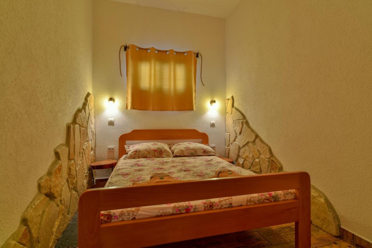 Pataki Guesthouse Petrovac エクステリア 写真